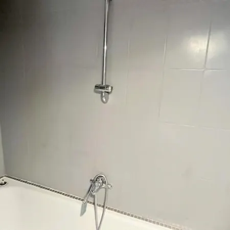 Superbe Maison Avec Terrasse, Piscine, Proche Plage, Equipee Pour 6 Personnes - - Fr-1-529-221 *