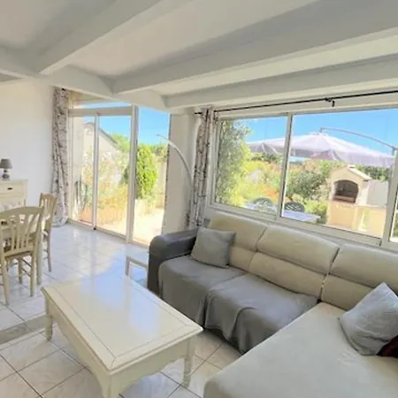 Superbe Maison Avec Terrasse, Piscine, Proche Plage, Equipee Pour 6 Personnes - - Fr-1-529-221